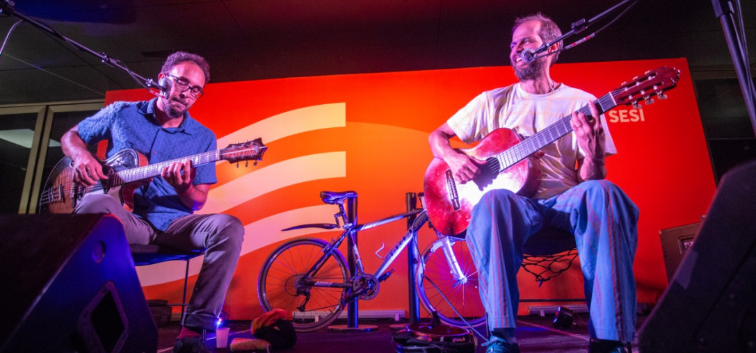 Moreno Veloso e Bem Gil se apresentam na Casa Firjan